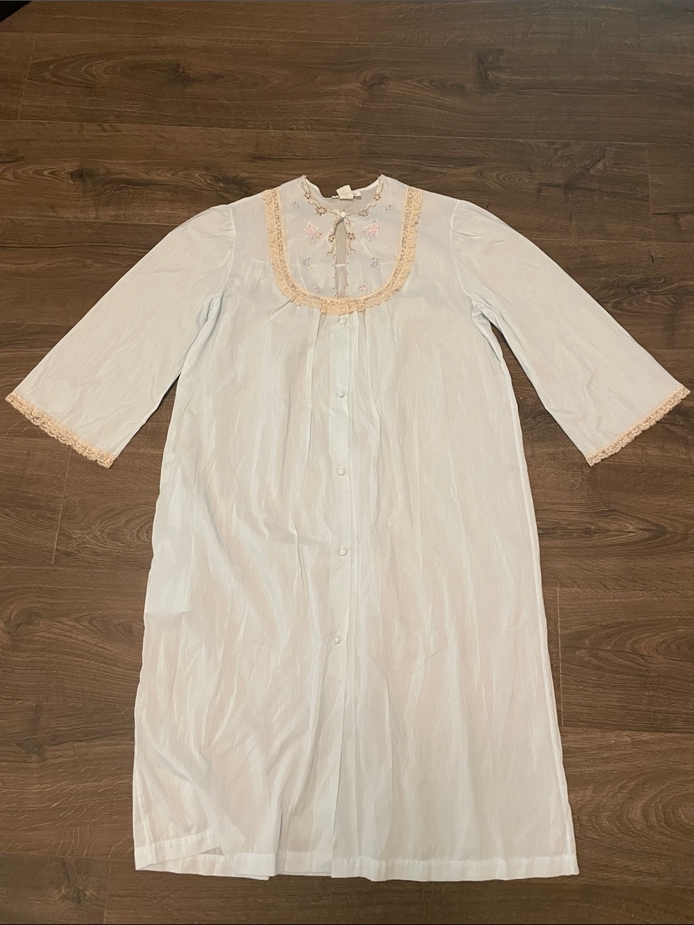 Vintage Barbizon Light Blue Nightgown w/ Beige Lace & Floral Print, Size Medium